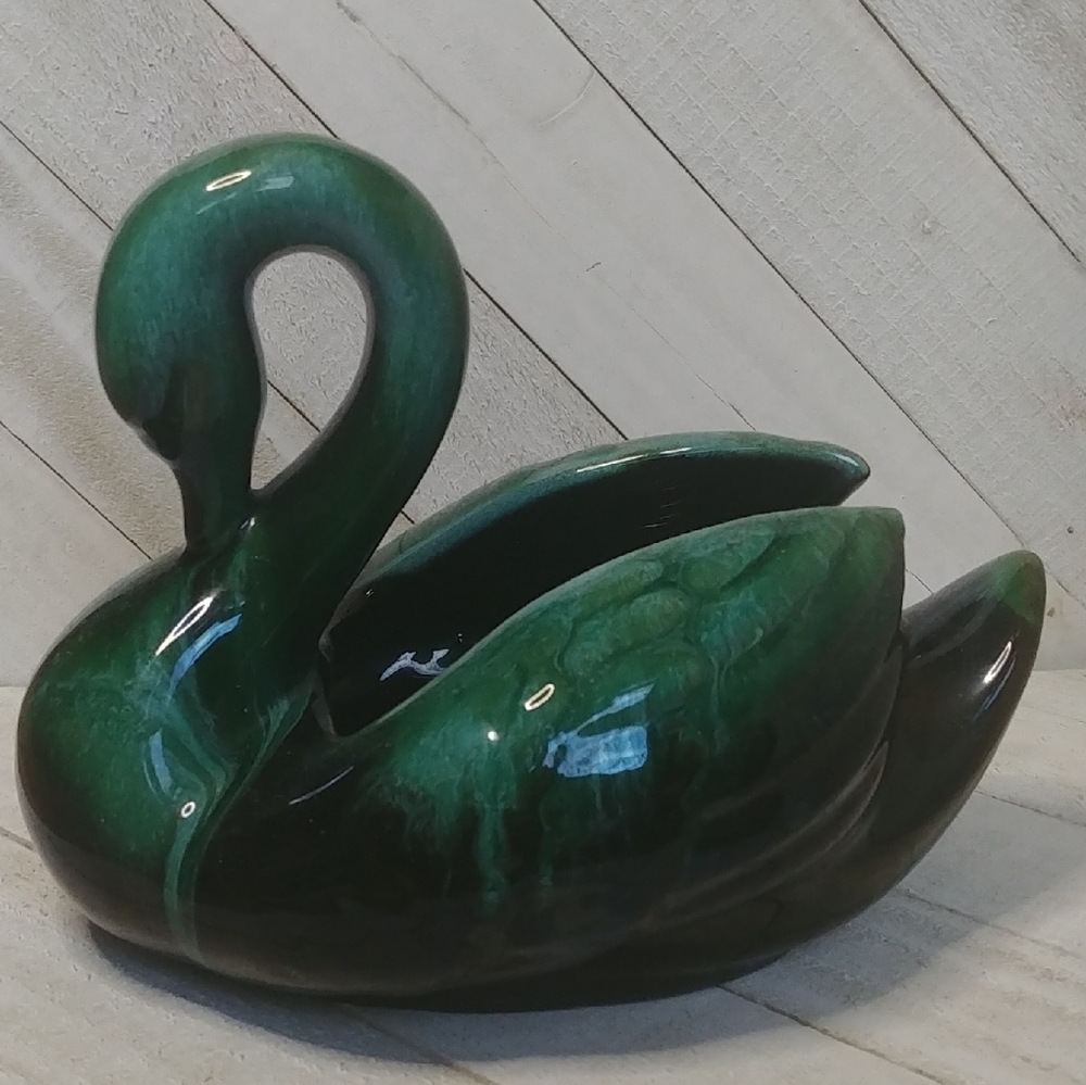 Blue Mountain Vintage Elegant Pottery Swan Sculpture